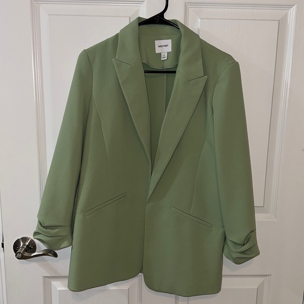 NWOT Nine West Blazer ruched sleeves with pockets no closure